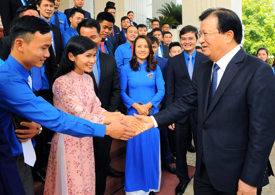 Phó Thủ tướng Chính phủ Trịnh Đình Dũng gặp gỡ 56 thanh niên nông thôn tiêu biểu