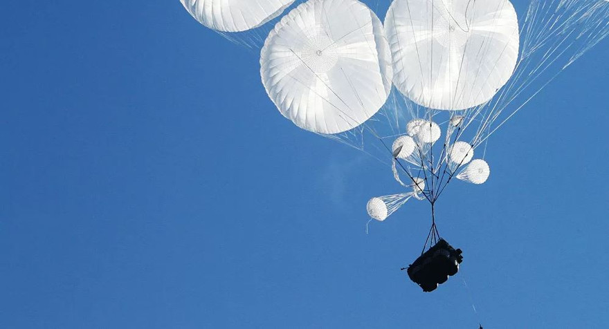 Lính dù quân đội Nga thử nghiệm pháo tự hành thả từ máy bay