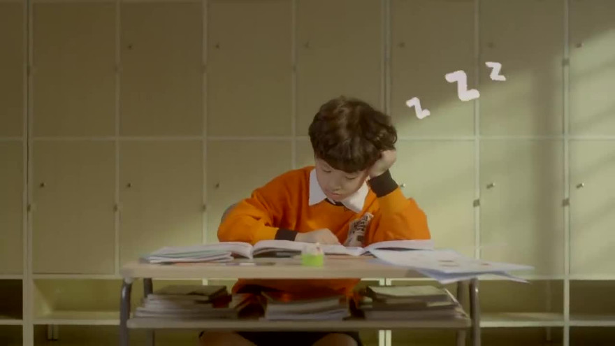 Rapper nhí 'Đi học thêm' bất ngờ thích học trong MV mới