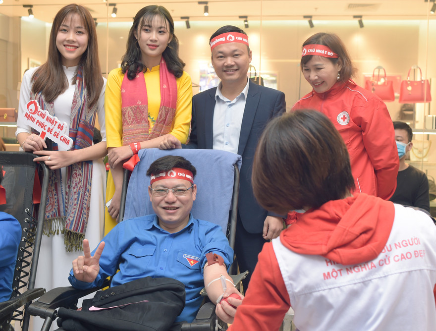 Chủ nhật Đỏ tại Hòa Bình tiếp nhận đơn vị máu vượt dự kiến