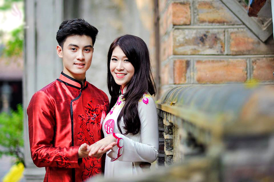 Nam thanh nữ tú Phương Đông khoe tài sắc