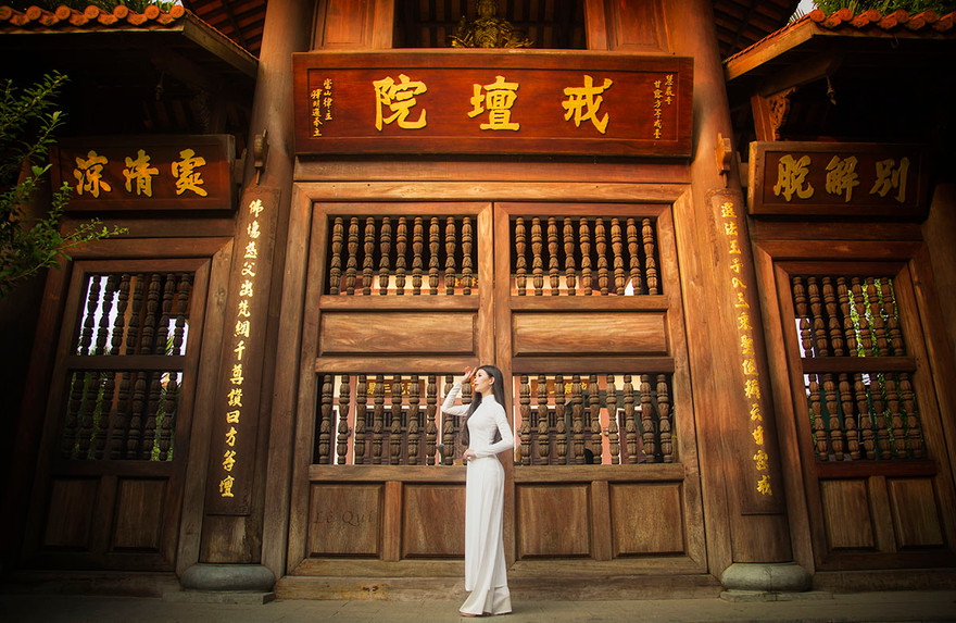 Ngẩn ngơ thiếu nữ Triều Tiên khoe sắc xuân đón năm mới