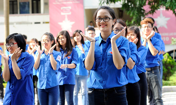 300 sinh viên tình nguyện Ngoại thương nhảy Flashmod 