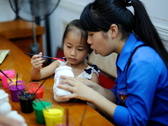 Thăm và tặng quà bệnh nhi ngày 1/6