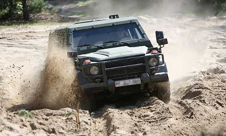 Đi tuần tra với xe siêu sang Mercedes G-class