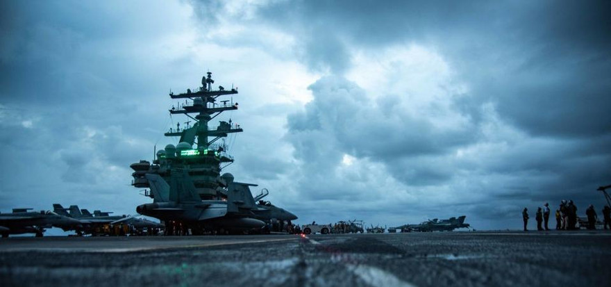 Trên boong một tàu sân bay Mỹ