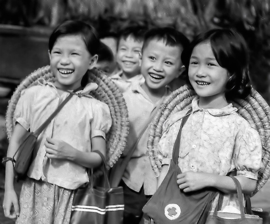 Tác phẩm trong triển lãm Hậu phương thời chiến giữa thế kỷ XX. Ảnh của tác giả Mầu Hoàng Thiết.