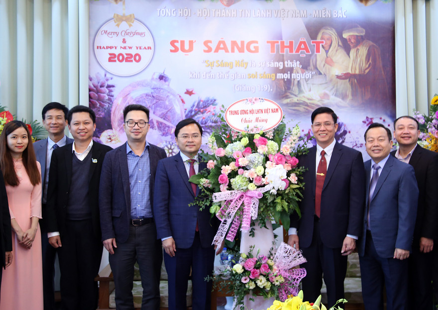 Chủ tịch T.Ư Hội LHTN Việt Nam chúc mừng mùa Giáng sinh