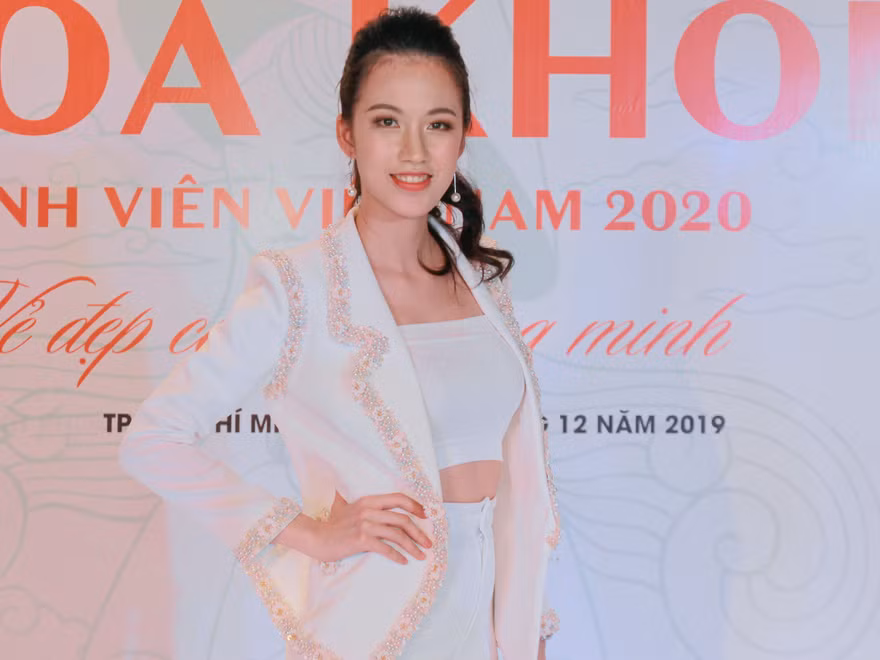 Tuyết Trang là một trong những giám khảo vòng sơ loại Hoa khôi Sinh viên Việt Nam 2020. Ảnh: BTC
