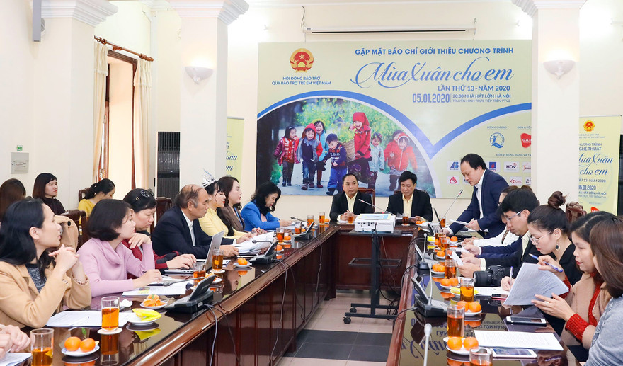 3,8 tỷ đồng quà Tết tặng trẻ em có hoàn cảnh đặc biệt