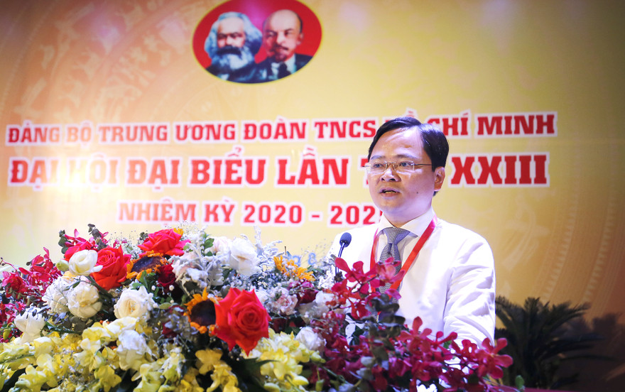 Xây dựng cán bộ, đảng viên bản lĩnh, trong sáng, tiên phong, gương mẫu