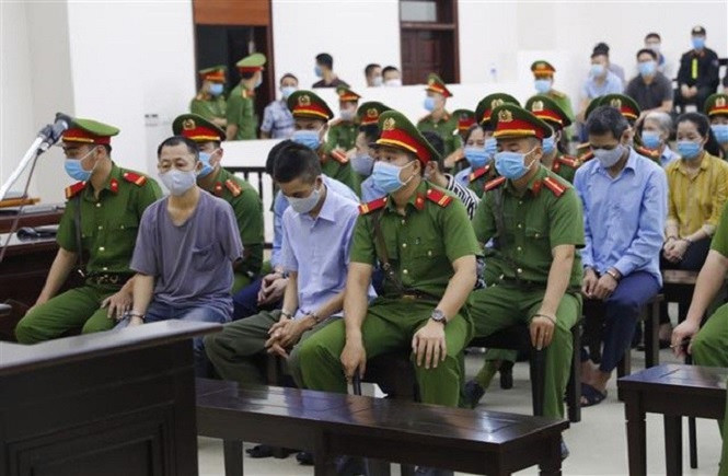 Các bị cáo tại tòa.