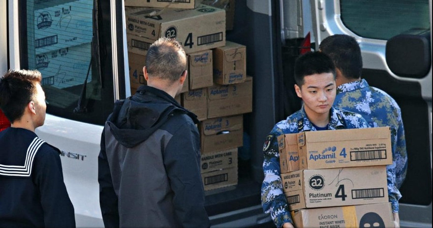 Hình ảnh trên báo Úc về "điệp vụ lén lút" của lính Trung Quốc