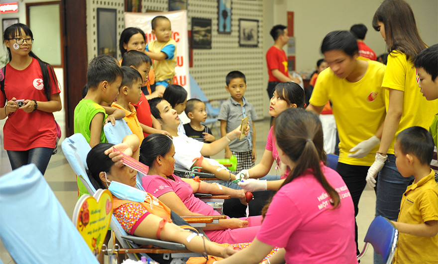 Sẻ chia máu hồng, chung sức vì Tổ quốc