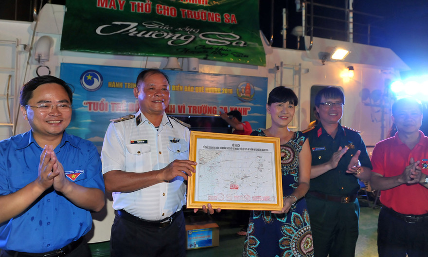 Bản hải đồ Hành trình tuổi trẻ vì biển đảo quê hương được đấu giá quyên góp vào quỹ chương trình Trường Sa xanh