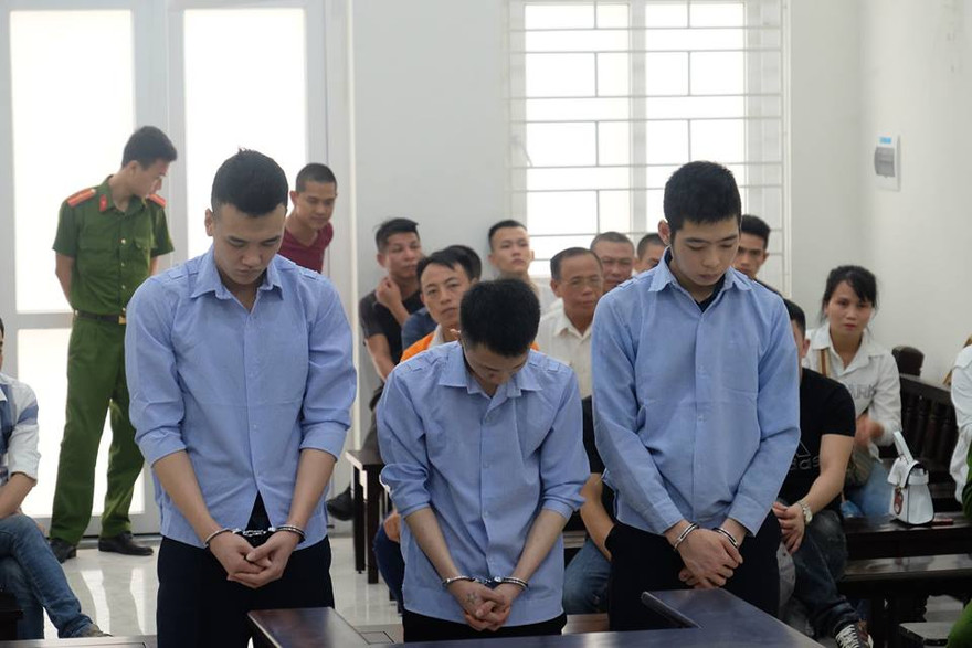 Nhóm trộm chó hiếp dâm 2 thiếu nữ tại tòa.