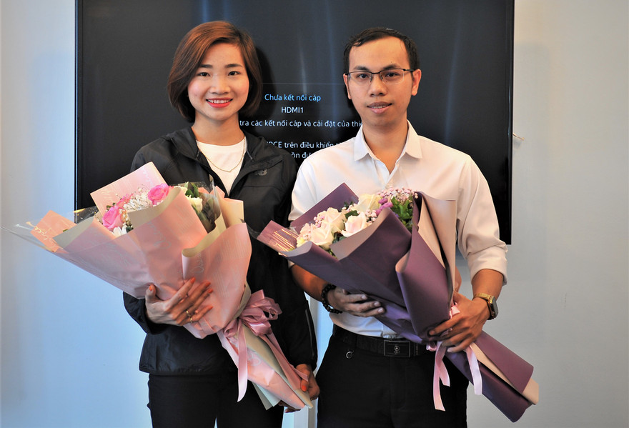 Nguyễn Thị Oanh và Lê Anh Tiến tại buổi giao lưu. Ảnh; Xuân Tùng