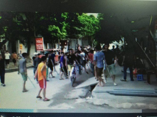 Hàng chục đối tượng đã tham gia ẩu đả. Ảnh cắt từ Clip
