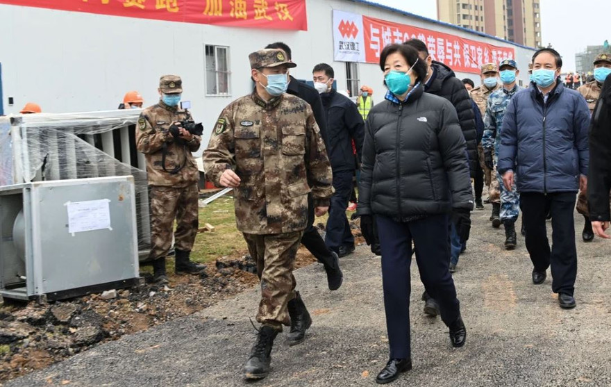 Phó thủ tướng Tôn Xuân Lan đi thị sát việc chống dịch của quân đội Trung Quốc