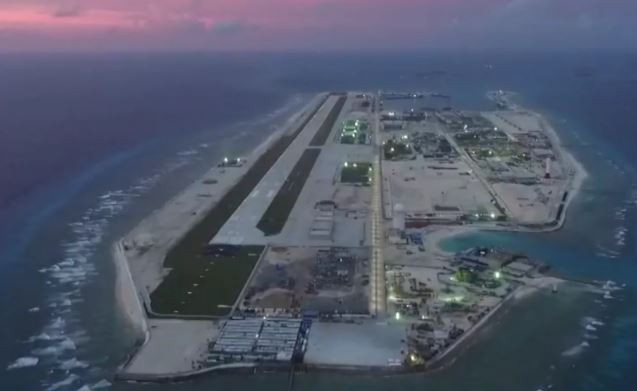 Hình ảnh trên truyền hình Trung Quốc về một căn cứ trên đảo nhân tạo mà nước này xây dựng trái phép ở biển Đông