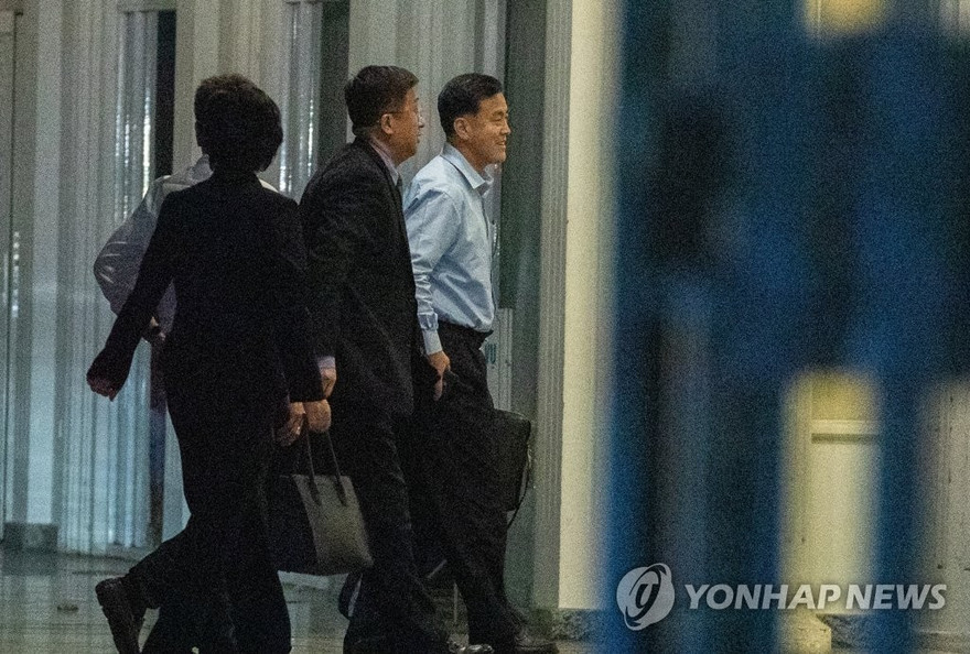 Ông Kim Hyok-chol (thứ hai từ phải qua) tại Hà Nội