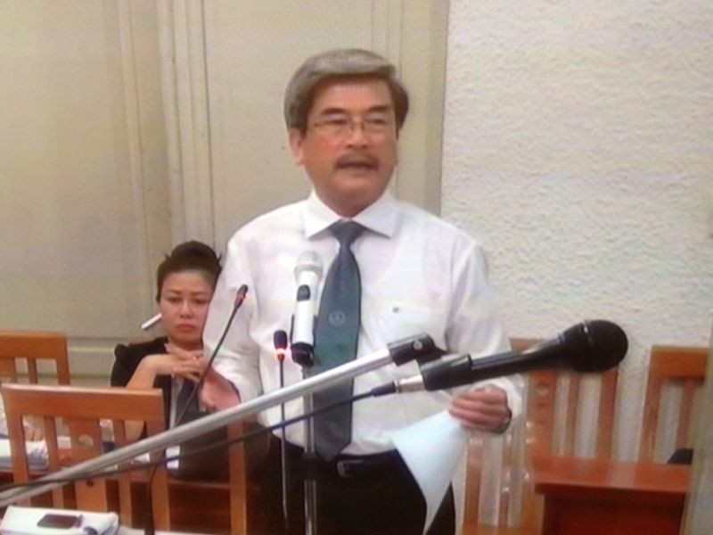 Luật sư Nguyễn Huy Thiệp nêu quan điểm bào chữa.