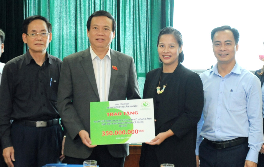 Trao tặng 70 sổ tiết kiệm cựu TNXP khó khăn trong cả nước