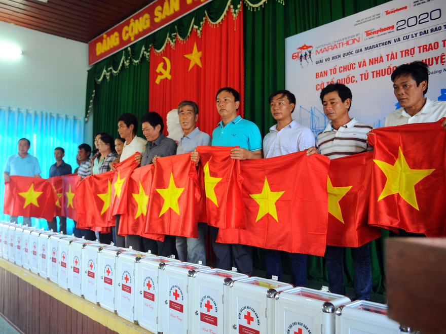 Tiếp sức ngư dân Lý Sơn vươn khơi bám biển, bảo vệ chủ quyền