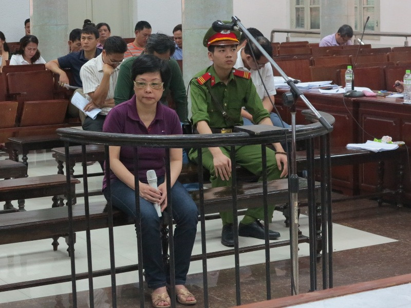 Bị cáo Nga được ngồi trước vành móng ngựa vì lý do sức khỏe.