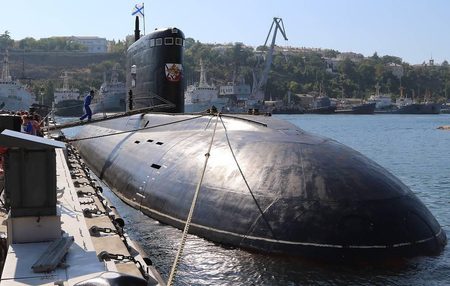 Tàu ngầm diesel-điện lớp Dự án 636.3 Varshavyanka mang tên Krasnodar. Ảnh: Alexei Pavlishak /TASS