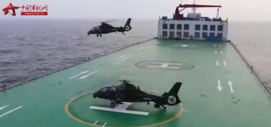 Tàu 'Chấn Hoa28' với hai trực thăng trinh sát Z-19 vào tháng 8 năm 2021. (Truyền thông Trung Quốc)