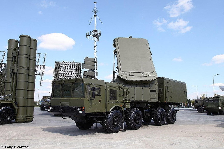 Hệ thống tên lửa đất đối không S-400 của Nga