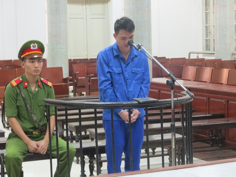 Bùi Văn Biên trước vành móng ngựa.