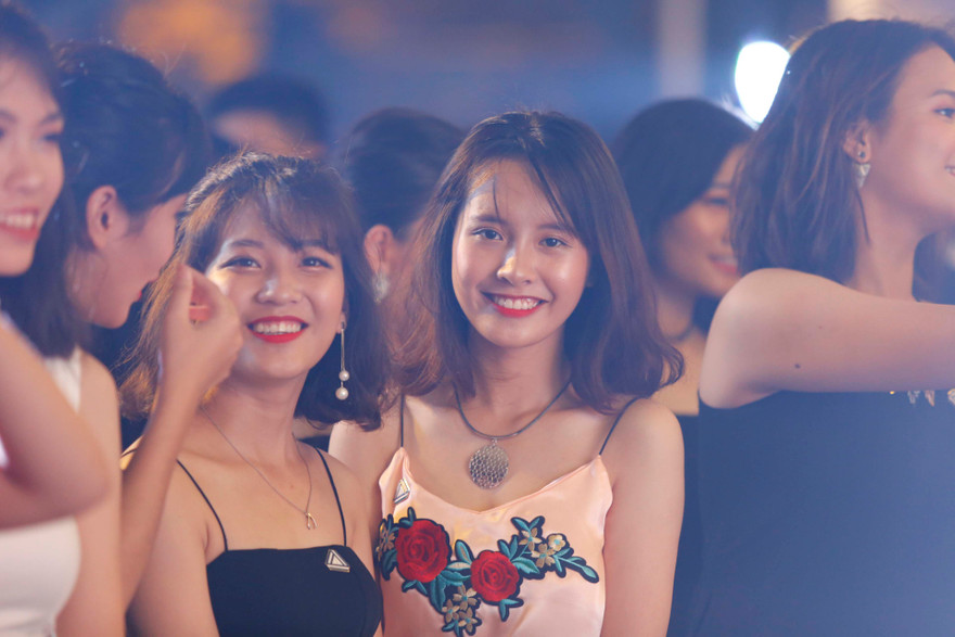 Nữ sinh Lương Thế Vinh xinh tươi trong lễ trưởng thành và tri ân