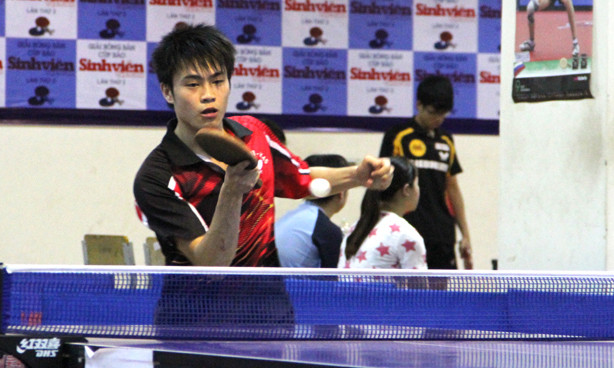 Các tay vợt sinh viên tranh tài