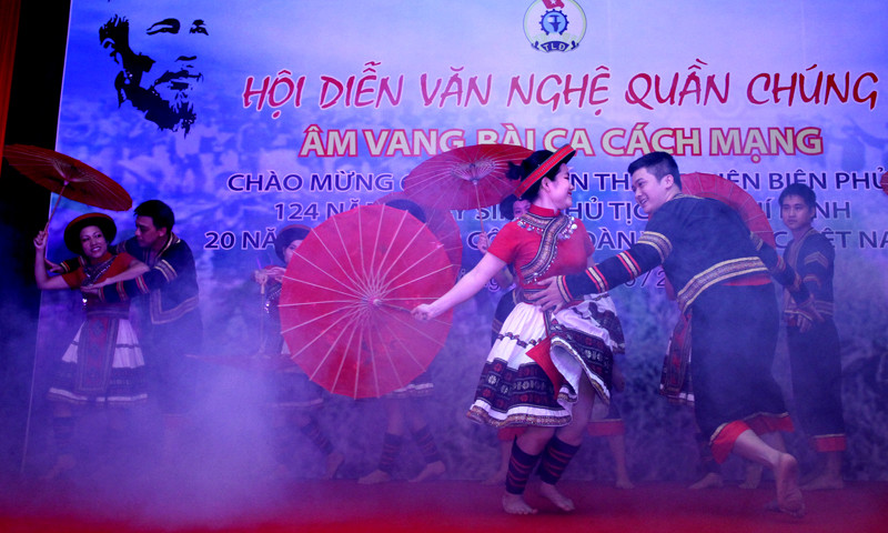 Hào sảng 'Âm vang Bài ca Cách mạng'