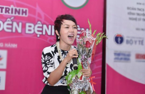 Ca sỹ Thái Thùy Linh là gương mặt tiêu biểu trong lĩnh vực tình nguyện vì cộng đồng, với nhiều hoạt động như: Mặc ấm – Vì học sinh dân tộc, miền núi”, chương trình “Mang âm nhạc đến bệnh viện