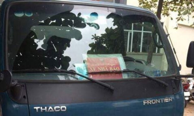 Chiếc xe tải gắn mác xe nhà báo.