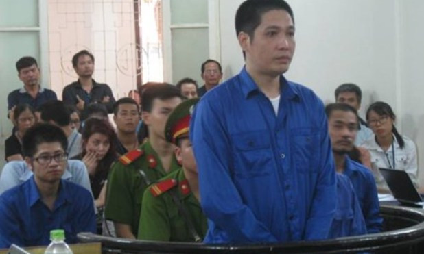 Các bị cáo trả lời HĐXX.