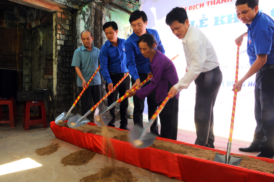 Dựng nhà tặng cựu thanh niên xung phong có hoàn cảnh khó khăn
