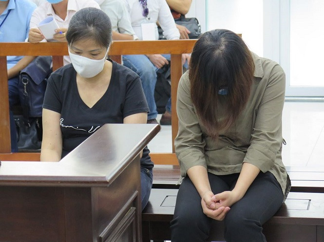 Từ trái qua, các bị cáo Quy và Thủy.