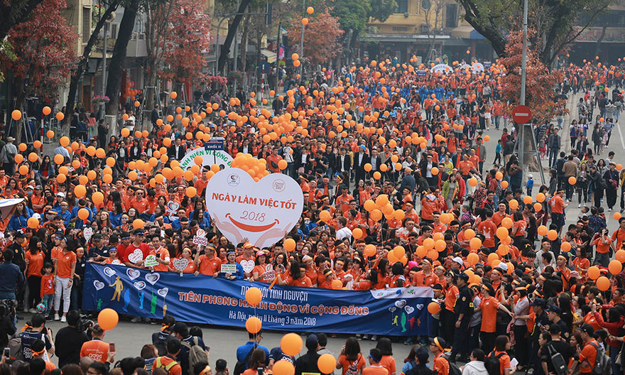 5.000 người xuống đường đi bộ trong Ngày làm việc tốt