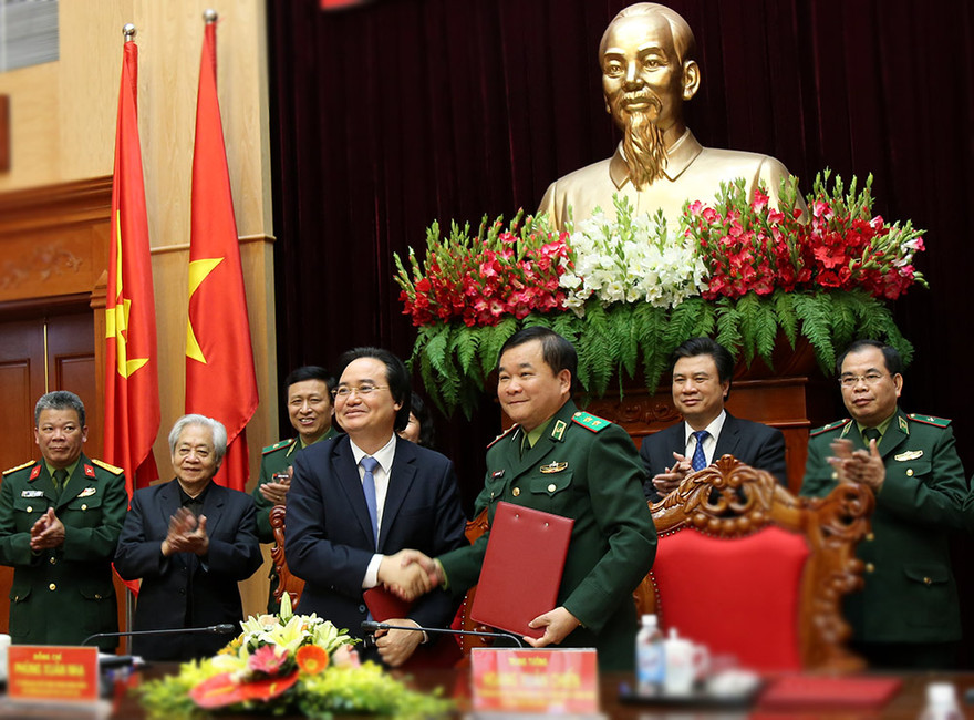 'Thầy giáo quân hàm xanh' xoá mù chữ gần 10.000 học viên