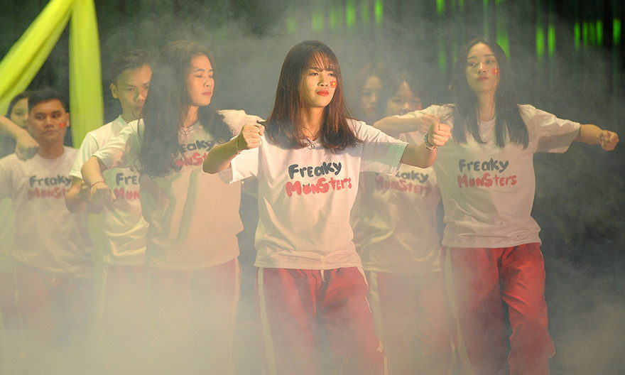 Vững bước dưới cờ Đảng quang vinh