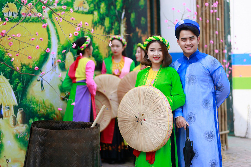 Sinh viên Hà thành hóa thân thành liền anh liền chị Quan họ