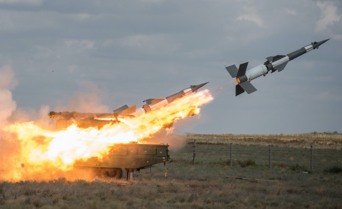 S-125 gia nhập Lực lượng Phòng không Liên Xô vào năm 1961 và được thiết kế như một phiên bản bổ sung rút gọn cho hệ thống S-75 Dvina (SAM-2) nổi tiếng