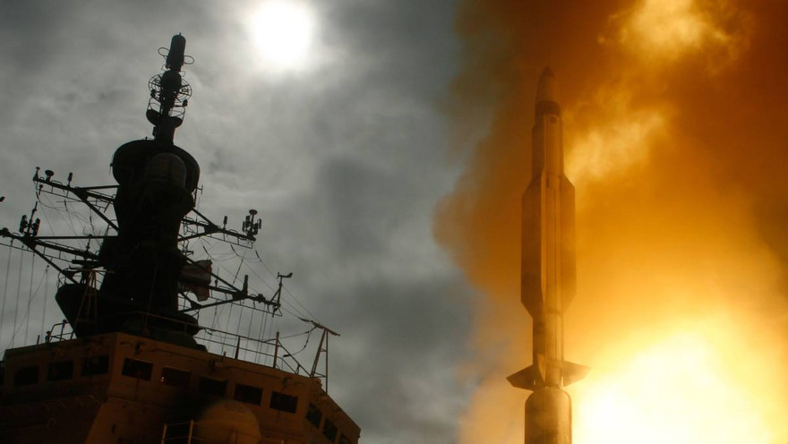 Việc trang bị vũ khí tốn kém, thường bị trì hoãn là một phần cái giá mà Tokyo phải trả cho liên minh với Mỹ.