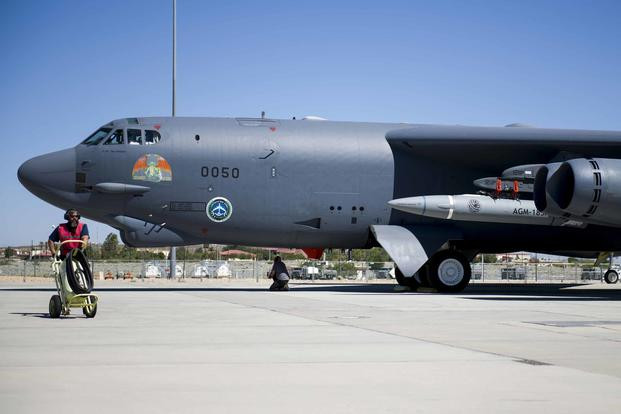 Một chiếc B-52H của Không quân Mỹ thử nghiệm mang theo vũ khí siêu vượt âm ARRW, hay còn gọi là AGM-183A