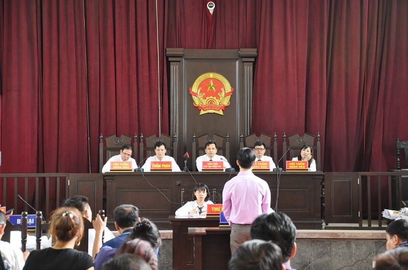 Quang cảnh phiên tòa.