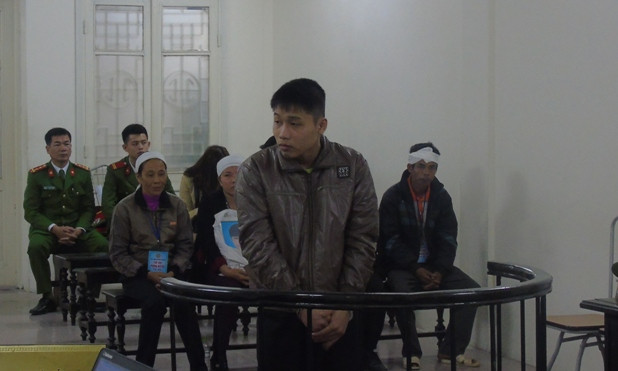 Nguyễn Tiến Đạt trước vành móng ngựa.